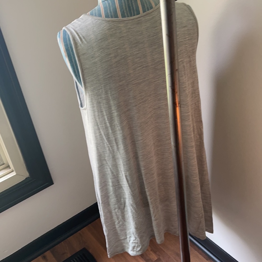 🆕 Eileen Fisher A Symmetrical Silk Tank Size Medium - Picture 2 of 6